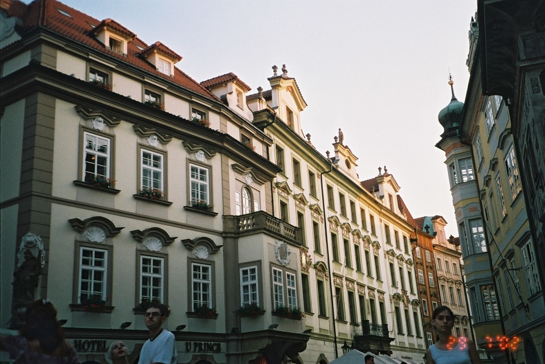 F1020028