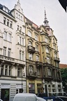 F1070001