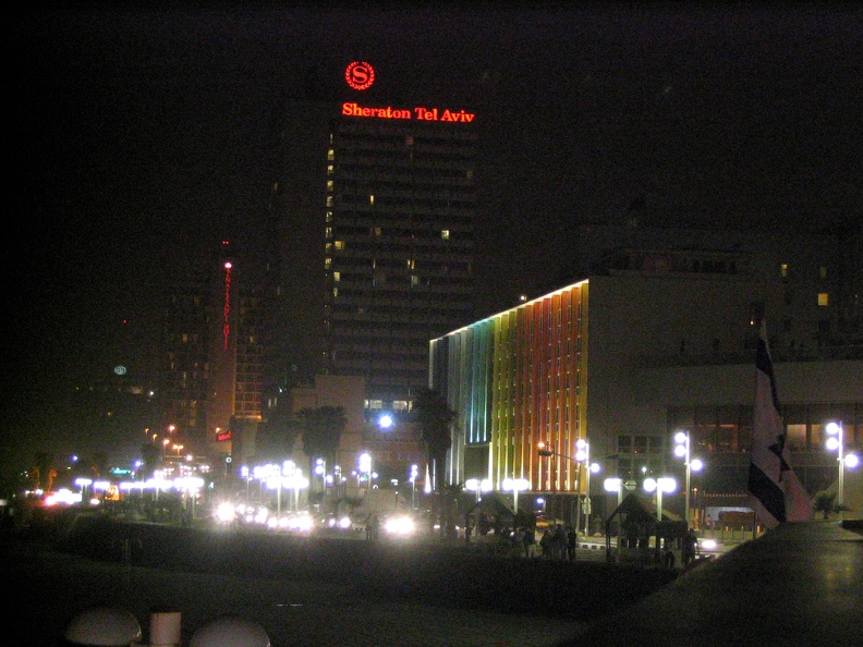 Tel-Aviv at Night
Taken: 08-Apr-2005