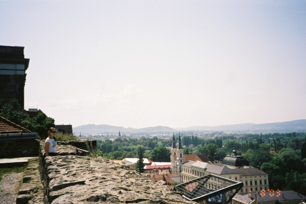 F1000032